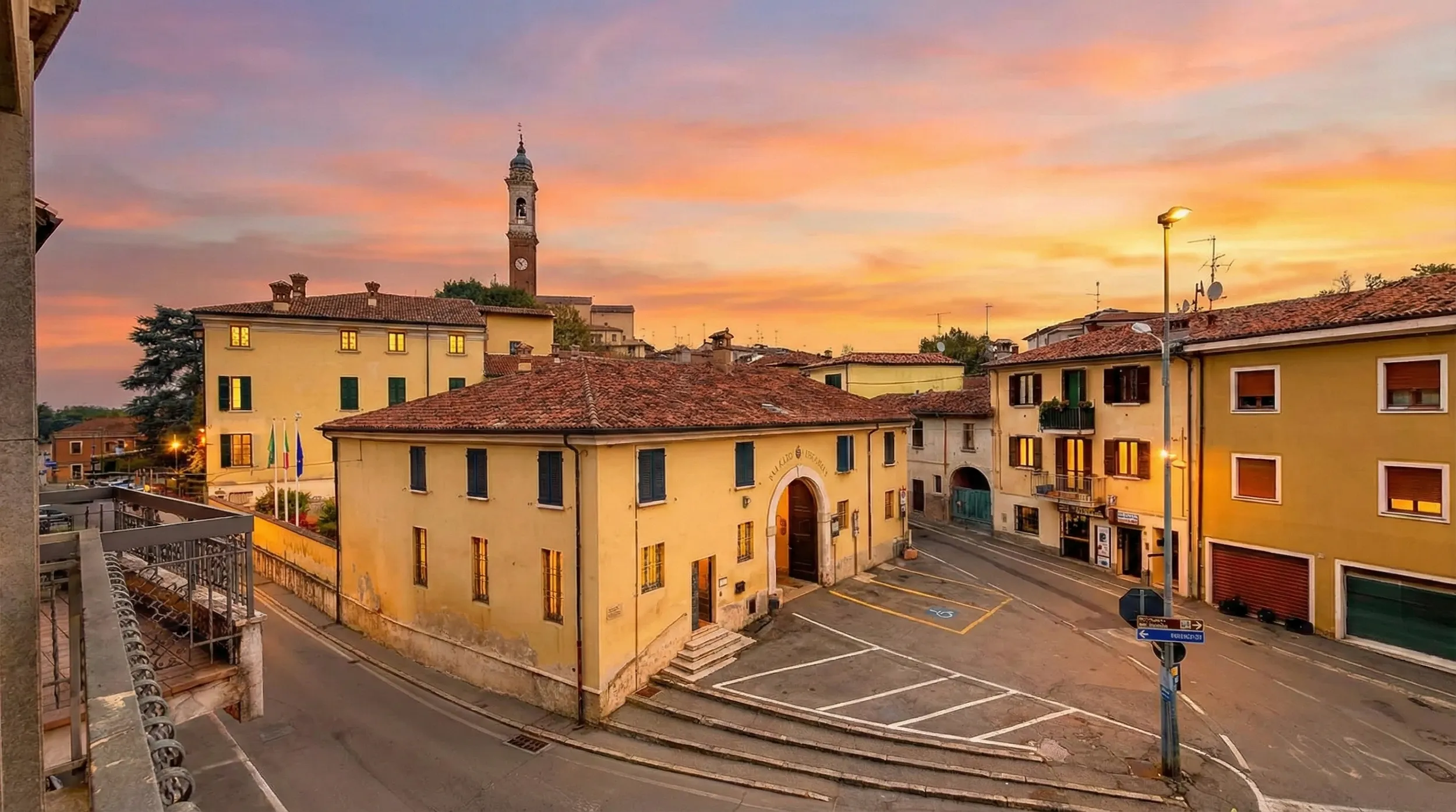 Vista su Piazza Mazzini e campanile Chiesa San Michele Arcangelo a Capriano del Colle
